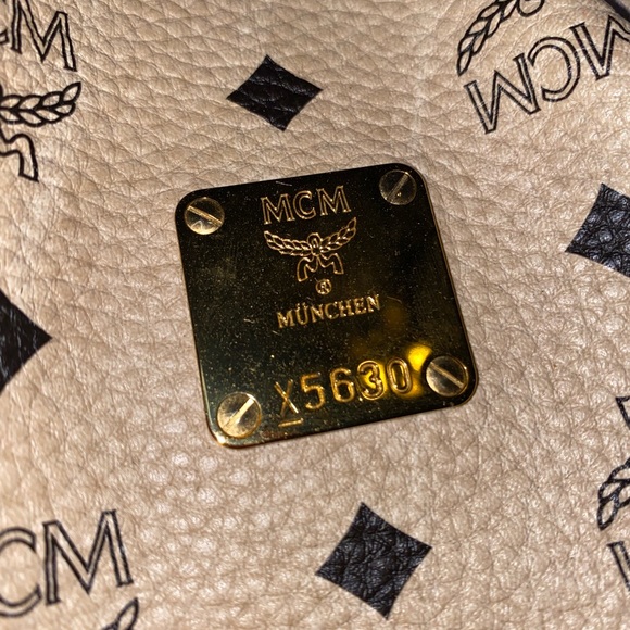 💯AUTHENTIC MCM BAG - Picture 4 of 10